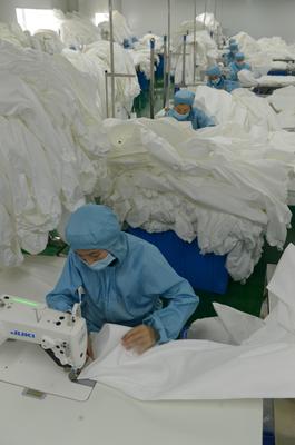 開足馬力生產(chǎn)防護用品