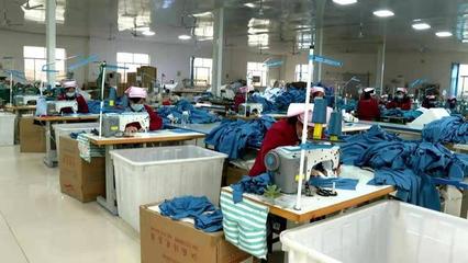 點贊菏澤|日產隔離衣800件!巨野縣醫用防護品生產企業開足馬力保供應